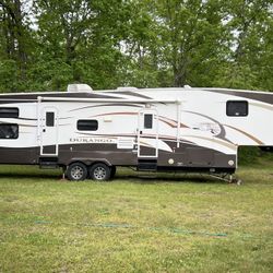 RV Fifth Wheel