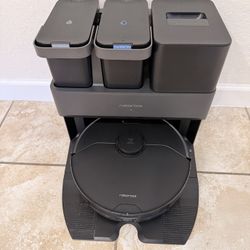 roborock S7 MaxV Ultra Robot Vacuum and Mop With Brand New Mop Cloth
