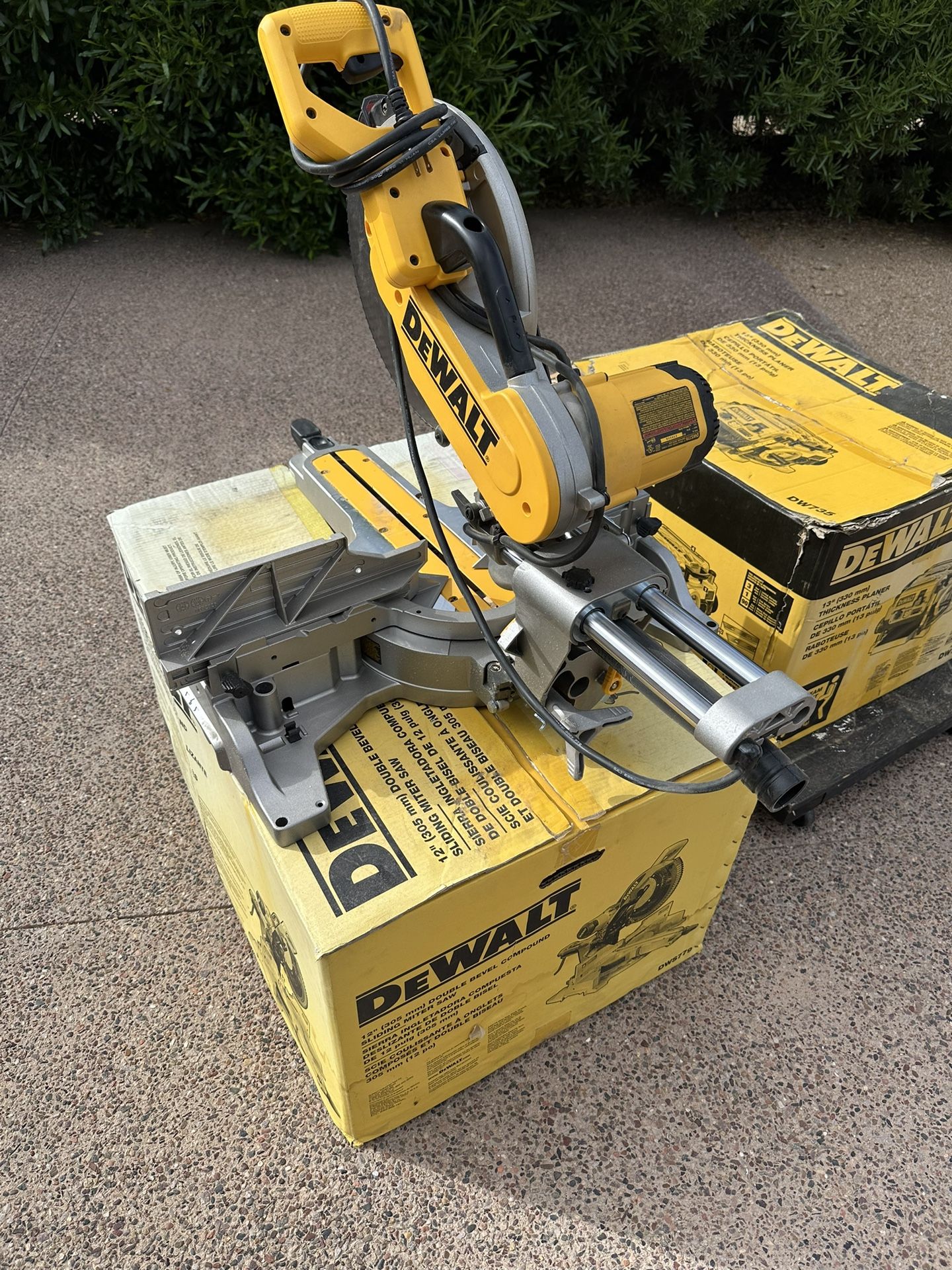 DeWALT  DWS 779  - 12” Compound Miter Saw