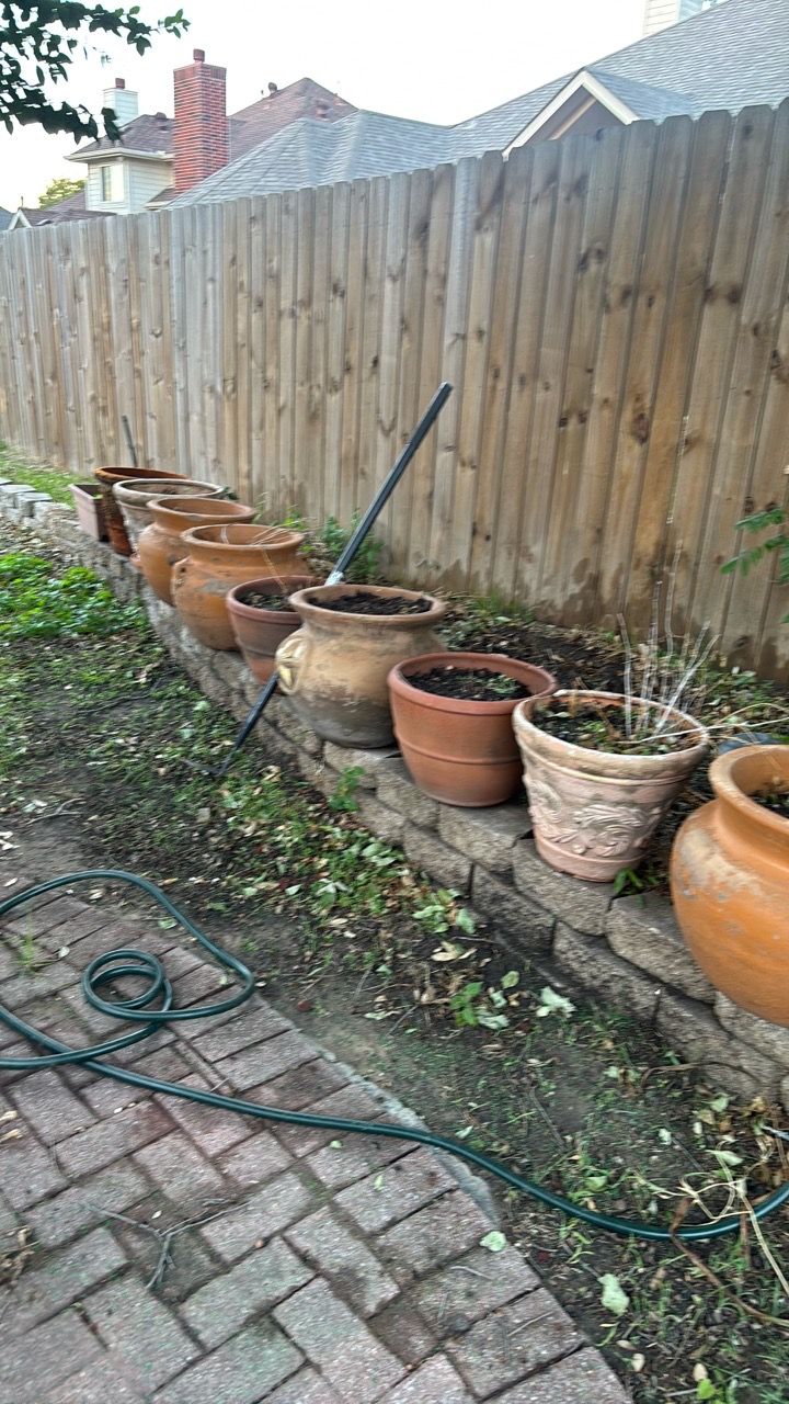 Out Side Visual Outside ceramic plants pots for Sale in Arlington, TX - OfferUp