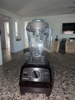 FOR SALE: Vitamix Blender with Clear Pitcher