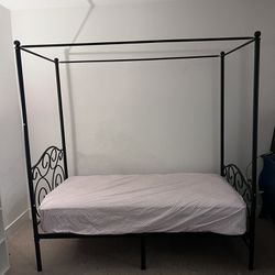 Children’s Twin Canopy Bed