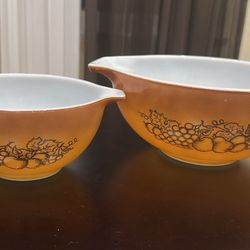 Vintage PYREX Old Orchard 2.5 quart and 1.5 quart Large Cinderella Mixing Bowl 443 and 441