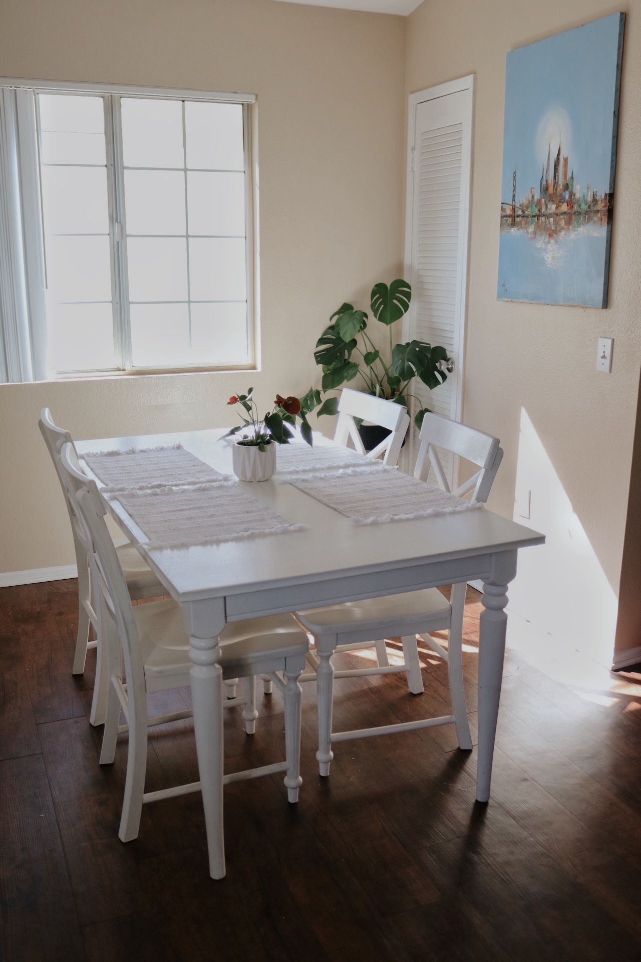 White Dining Room Table & 4 Chairs with Leaf
