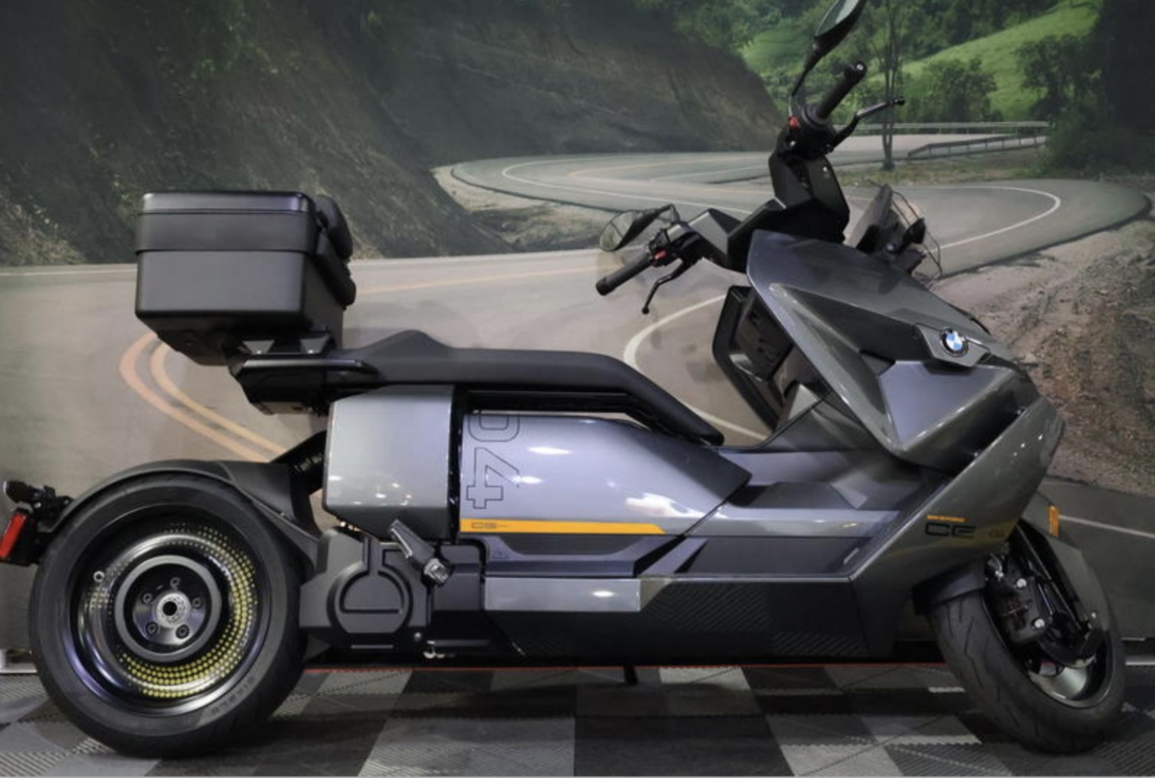 2023 CE04 Avantgarde