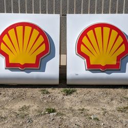 Shell Logo, Gas Station Signage, Lights Up With Plug