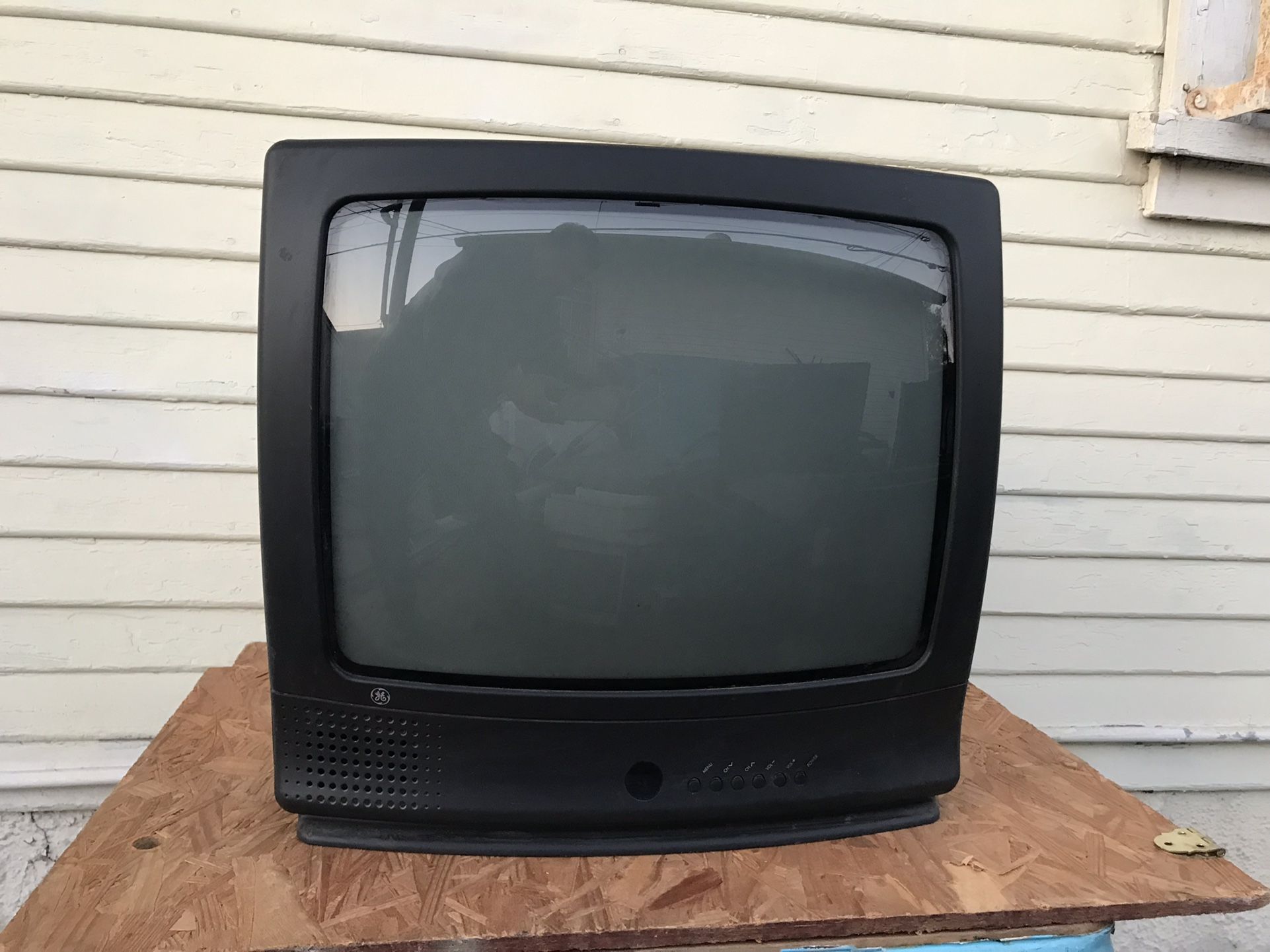 GE crt tv 19"