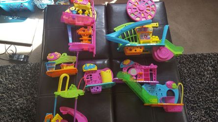 Polly pockets