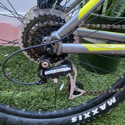 Giant Mountain Bike