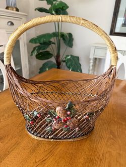 Wicker basket with pinecone and berry design