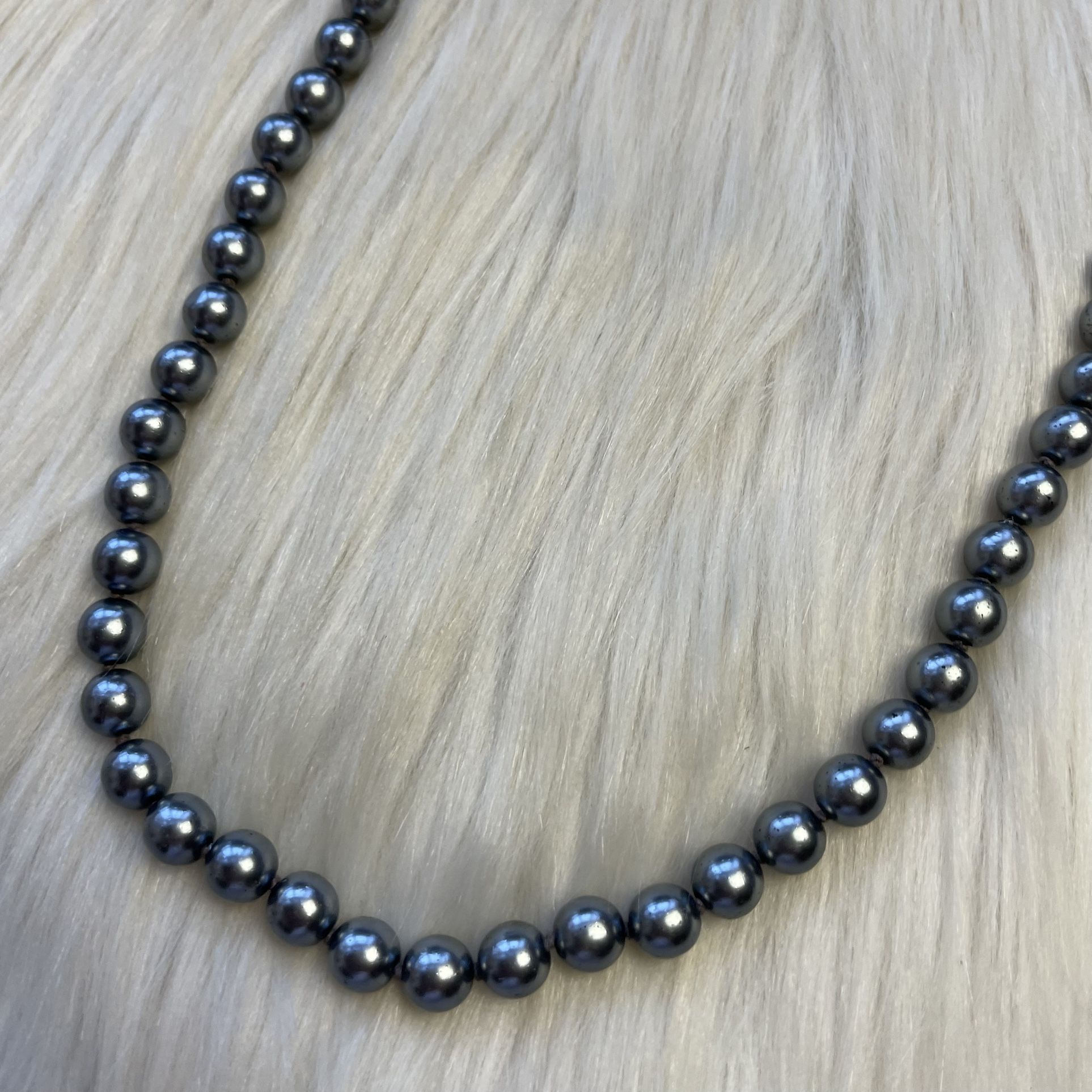 Vintage glass pearl knotted necklace