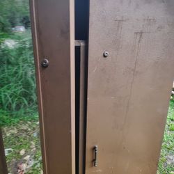 Vintage metal cabinet $30 Located Mount Dora Fla 32757
