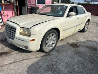 08 Chrysler 300 PARTS
