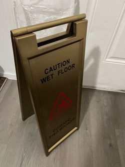 GOLD WET FLOOR SIGNS 🪧 CAUTION ⚠️ NEW