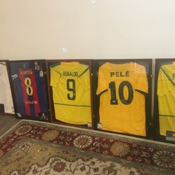 Ronaldo , iniesta, ronaldinho , pele Signed Jerseys for sale Barcelona Brazil Juventos