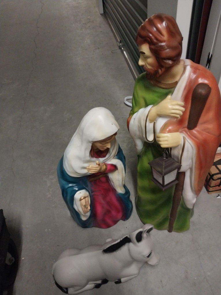 Home Accents LED Nativity Scene Mary And Joseph