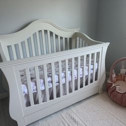 Crib/todler bed/ Day Bed/ Twin Bed