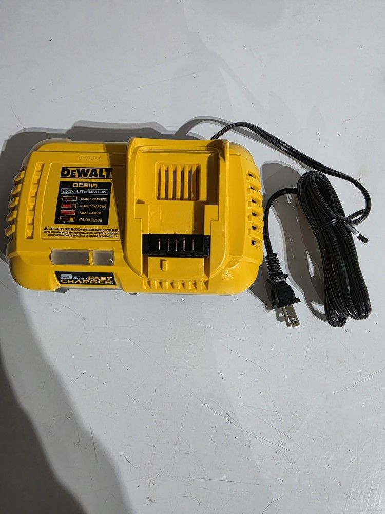 Dewalt 8amp Fast Charger 