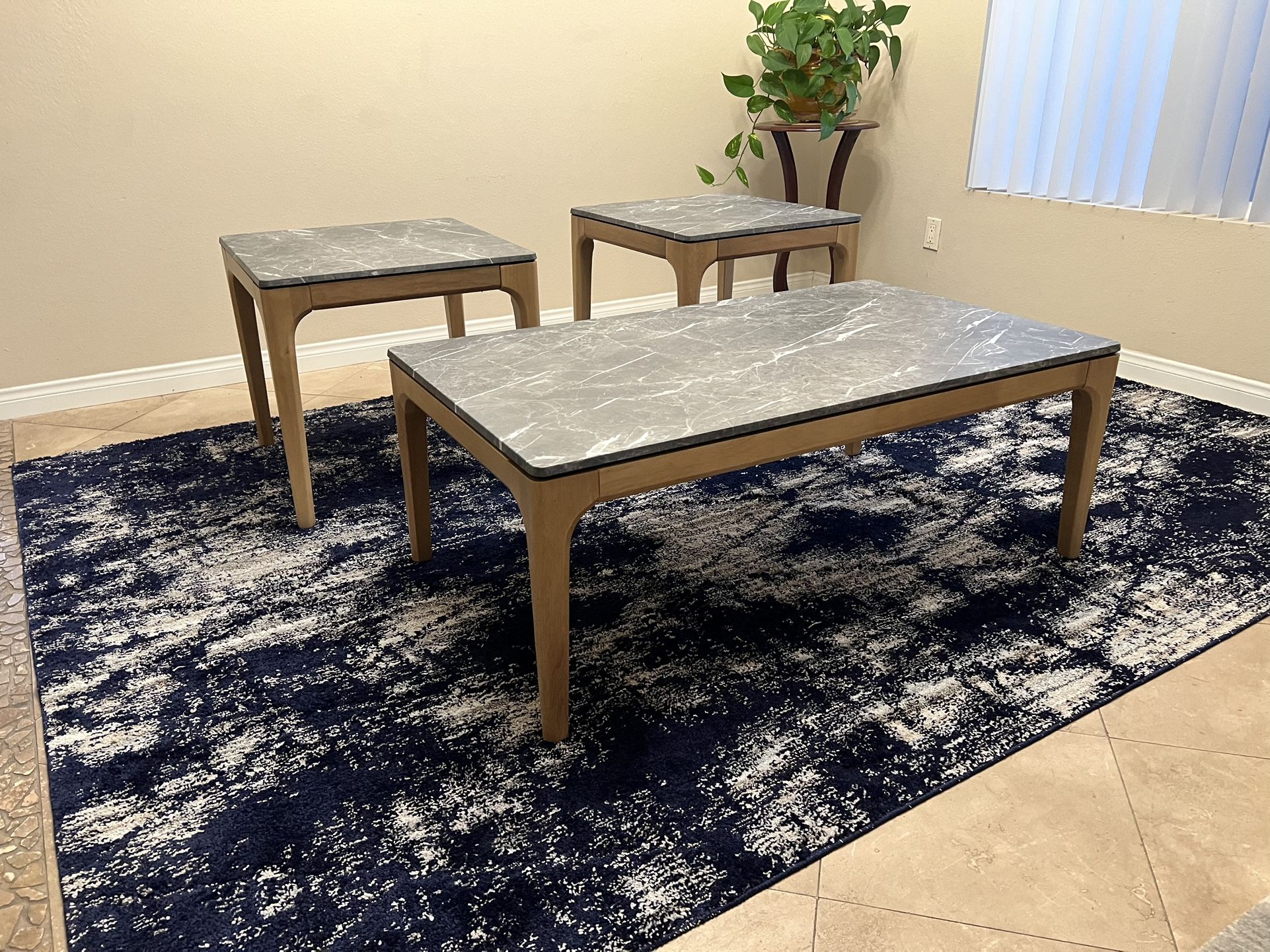 Beautiful Brand New 3pc Coffee Table Set