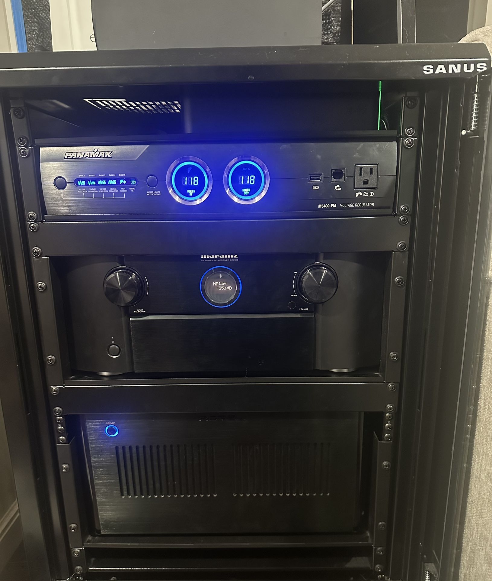 Sanus AV 15u Rack