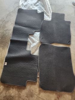 Honda cr v floor mats brand new