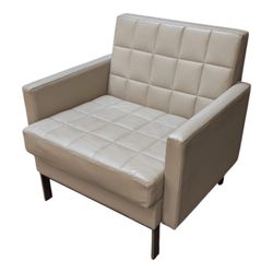 $350 obo Pre-Owned Steelcase coalesse club chair 3 available great condition