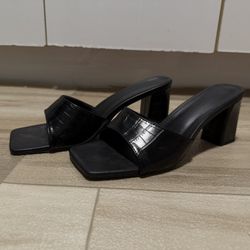 Black Kitten Heel 
