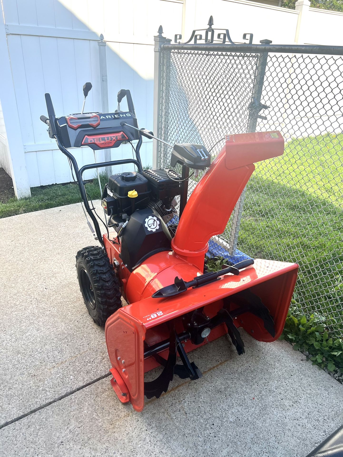 Ariens Deluxe 28 in. 254 cc Two Stage Gas Snow Blower Electric Start