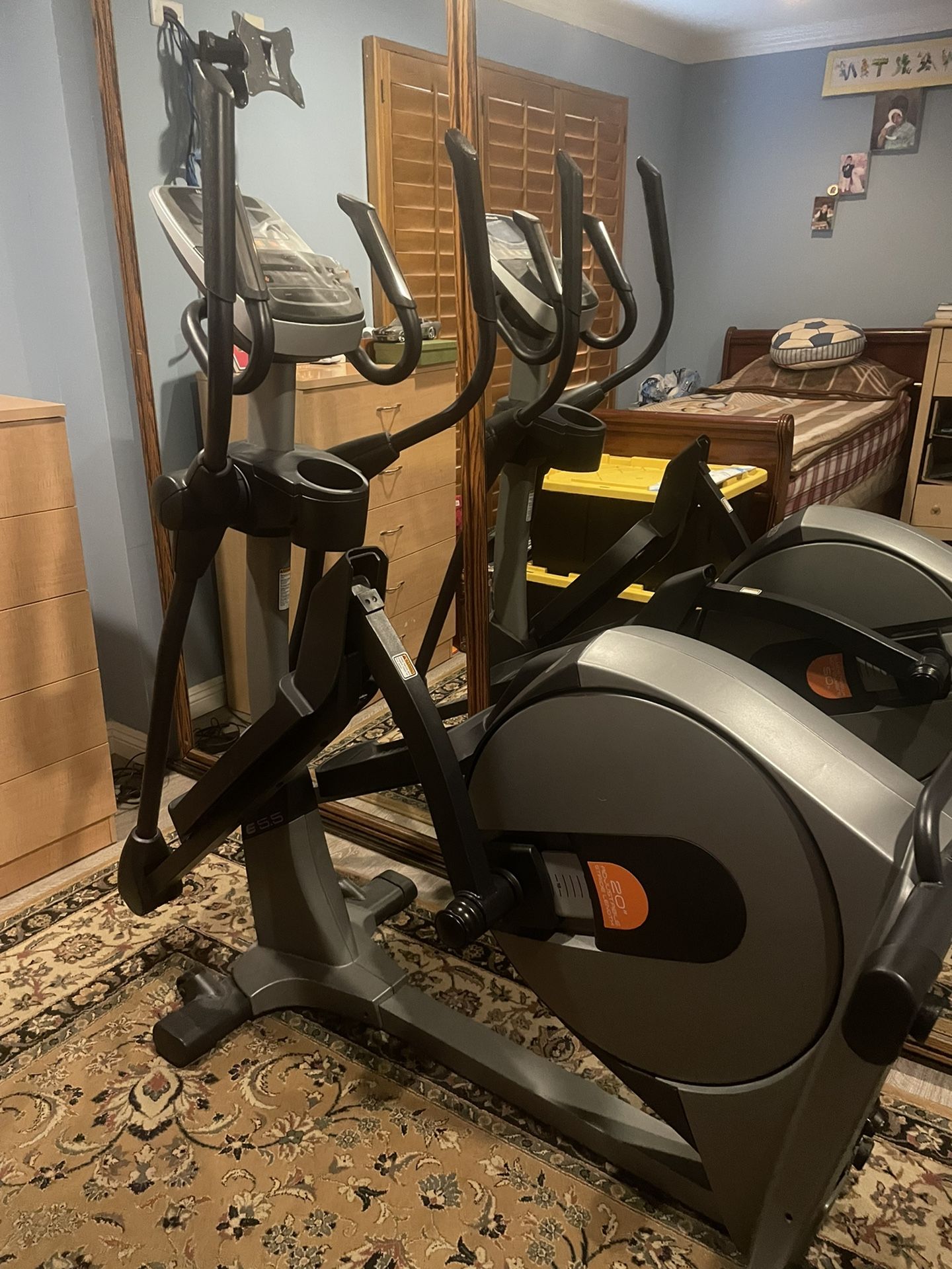 Eleptical Machine All New Barely Used