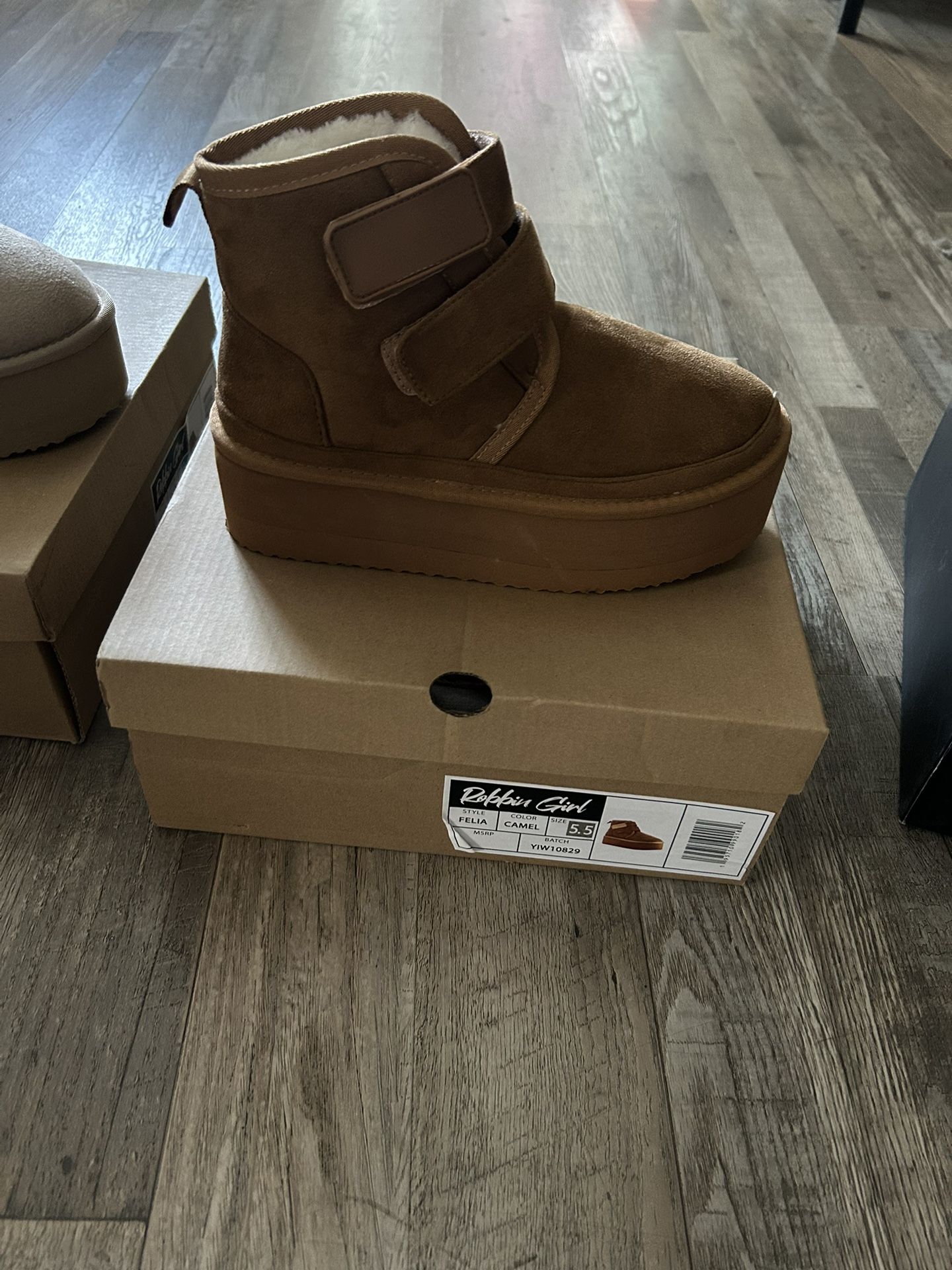 Robin Girl women's boots in different sizes