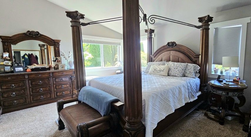 King Size Bedroom Set - MAKE OFFER!!!