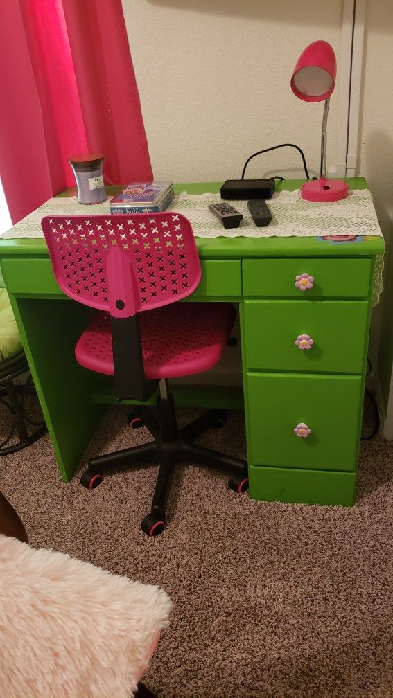 Cute Little Dresser ,Chair And Lamp...Perfect For A Little Girls Room