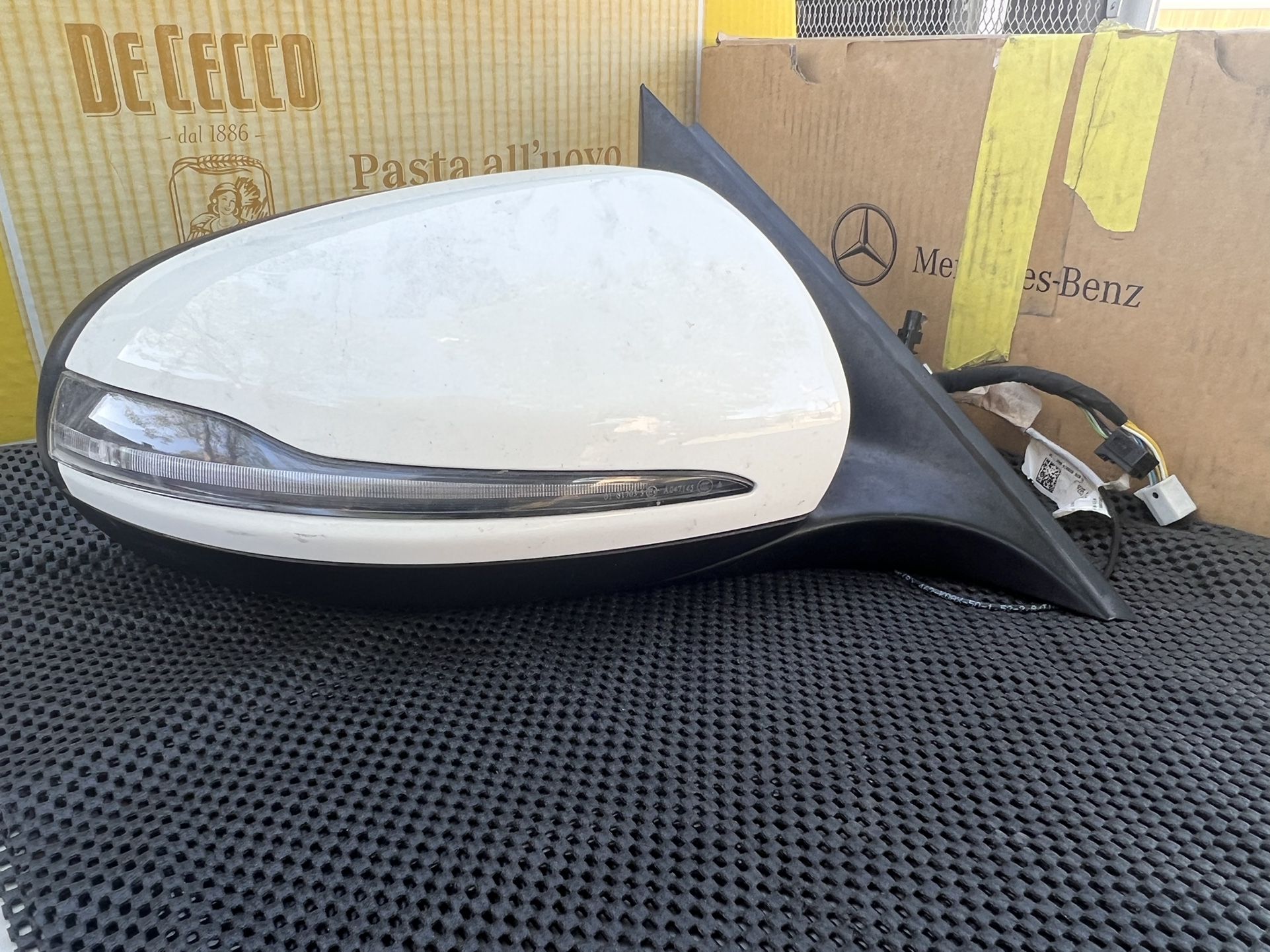 2015-2021 W205  MERCEDES BENZ C-CLASS  C300 C63 AMG MERCEDES BENZ RIGHT SIDE DOOR MIRROR  ASSEMBLY  WITH BLIND SPOT USED 