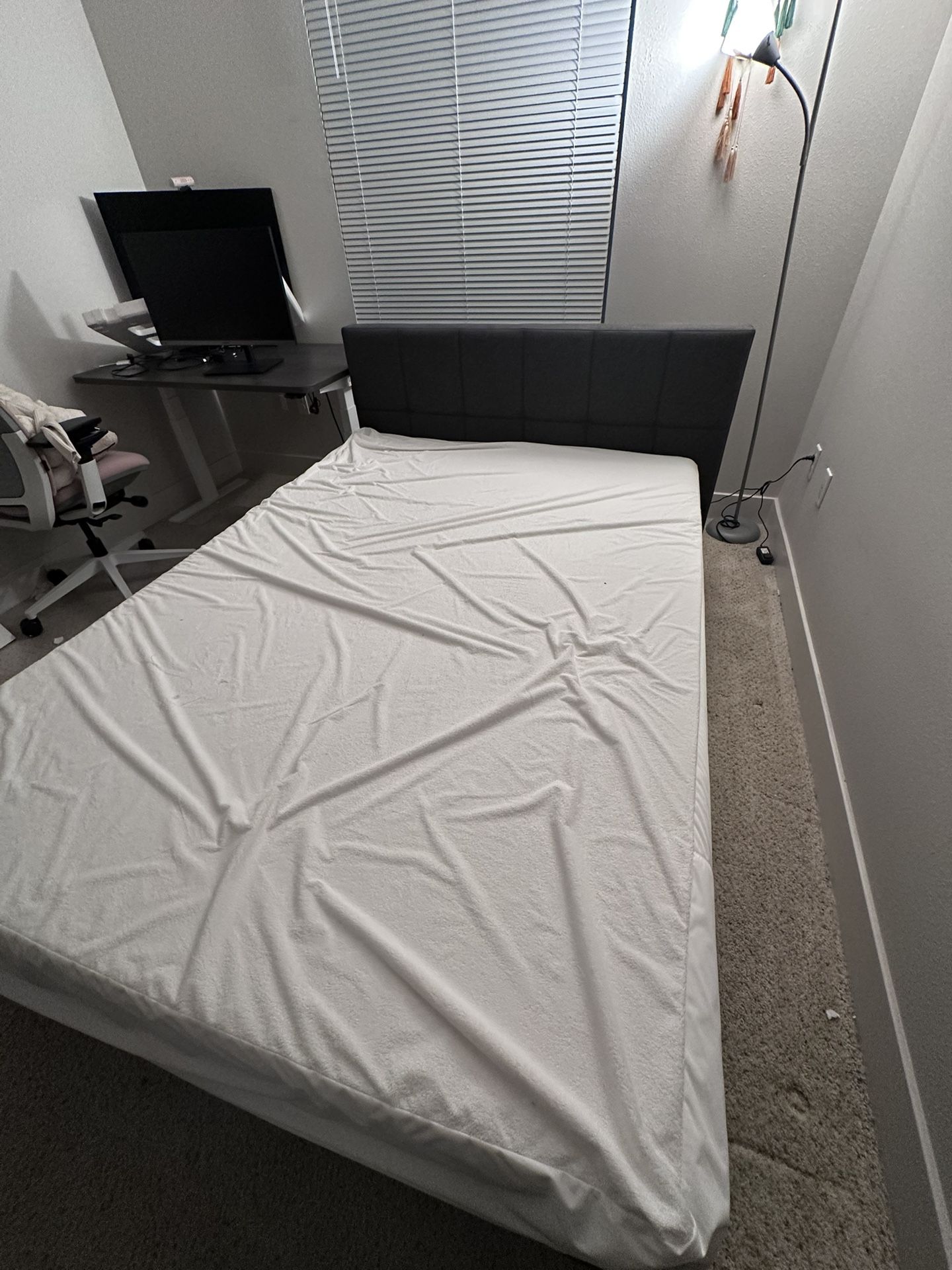 Zinus Full Bed Frame & Mattress – Excellent Condition, Hardly Used