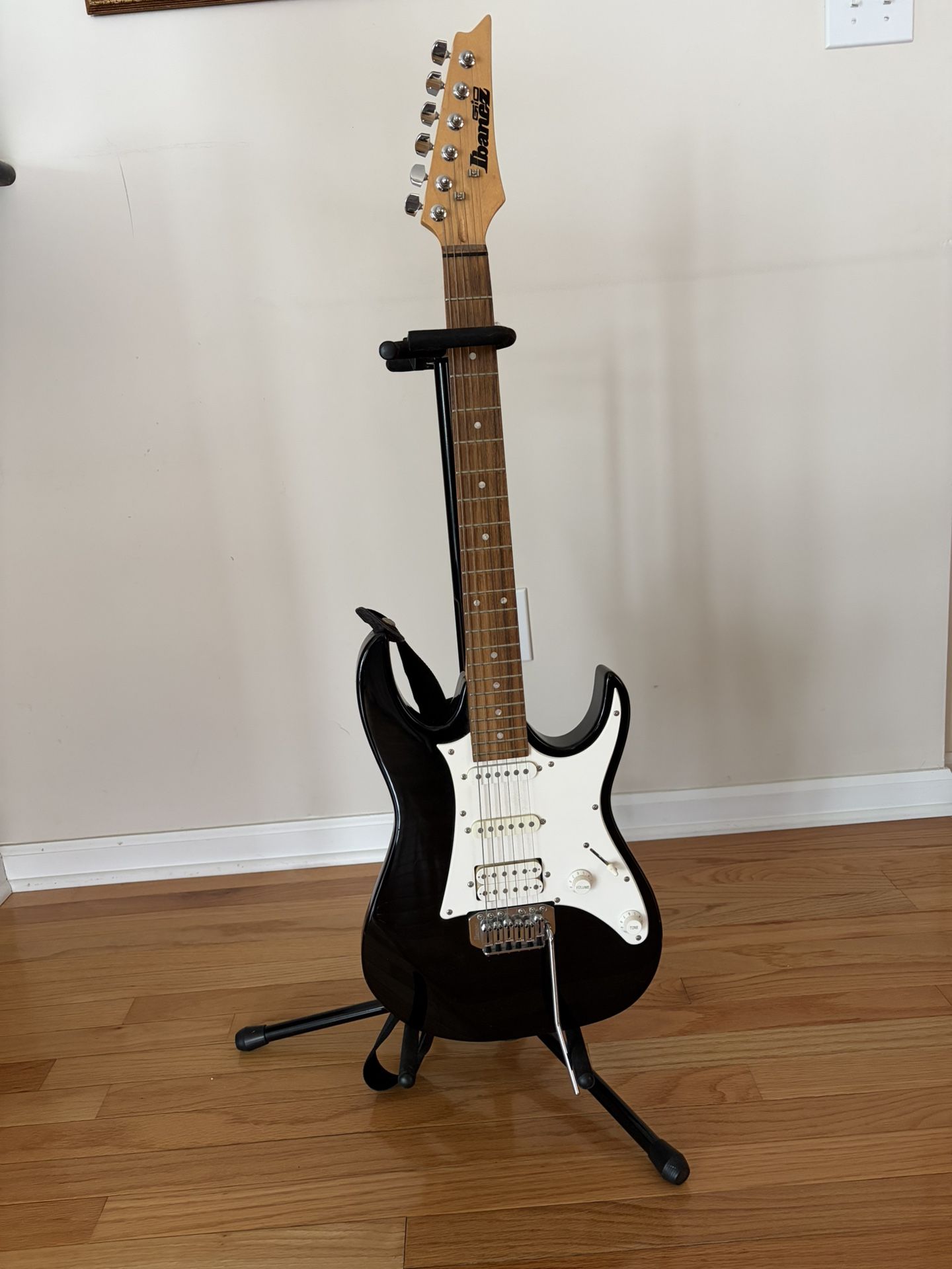 Electric Guitar-Ibanez GIO