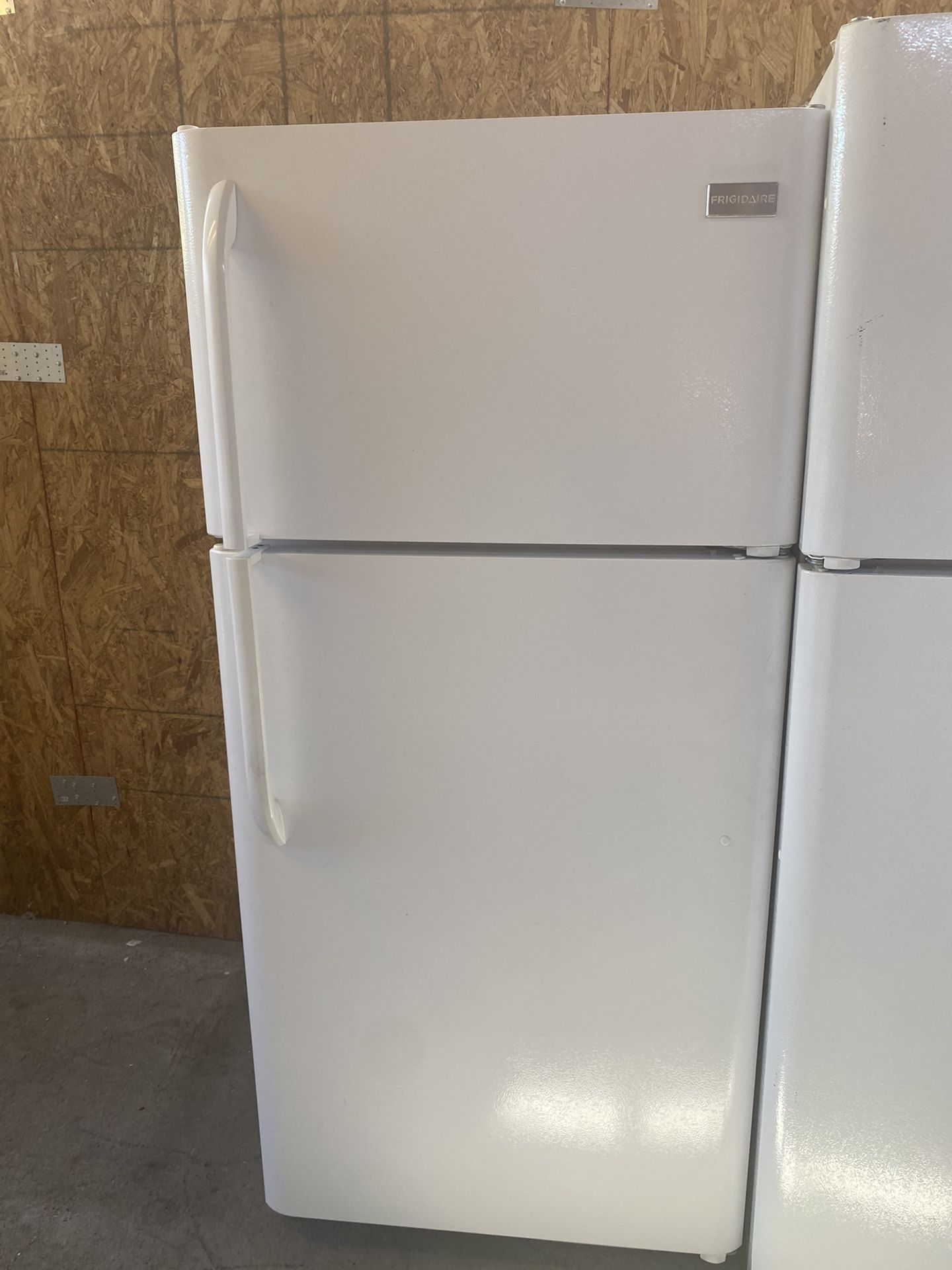 $249 Frigidaire white 18 cubic refrigerator with delivery in the San Fernando Valley