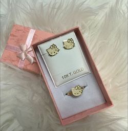 Hello Kitty Ring &&’ Earring Set