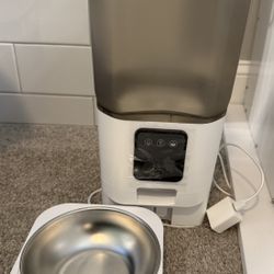 Automatic Dog/Cat Feeder With Camera 