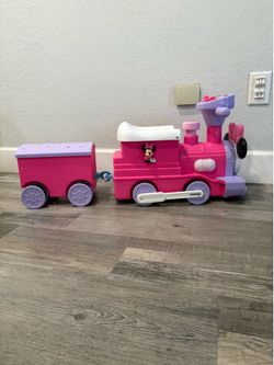 Minnie Mouse ride on train