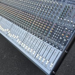 Mackie Onyx 32.4 Premium 32-Channel Analog Live Sound Mixing Console Mixer