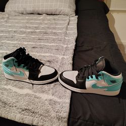 GS Big Kids 6 1/2 or Women's 7 1/2-8 Jordan 1 "Tropical Twist " Mid