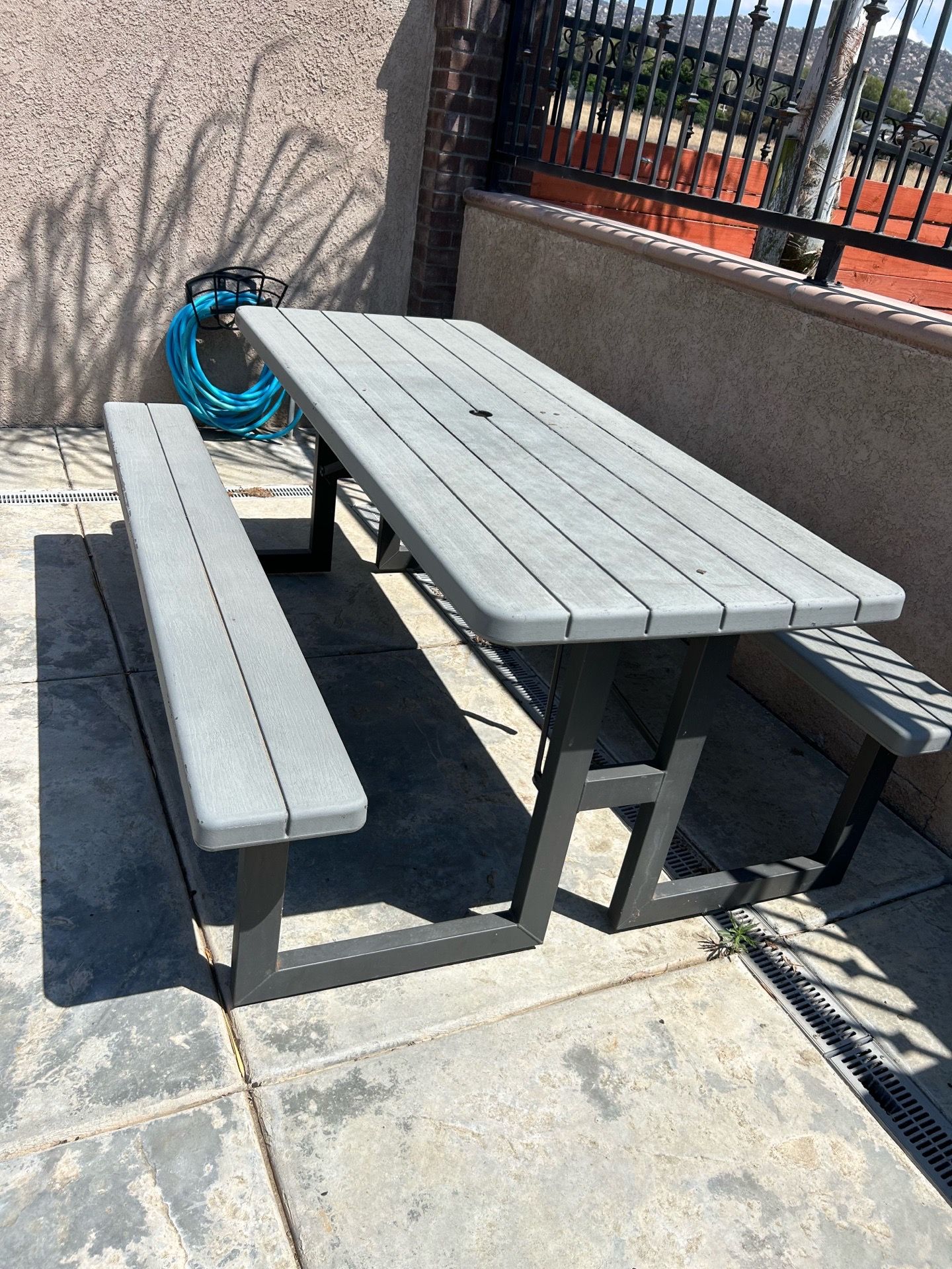 Picnic table