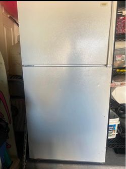 Refrigerator with Freezer