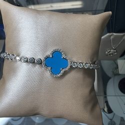 Sterling silver bracelet with turquoise stone