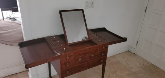 Beau Brummel Vanity Mahogany Cabinet 19th Century