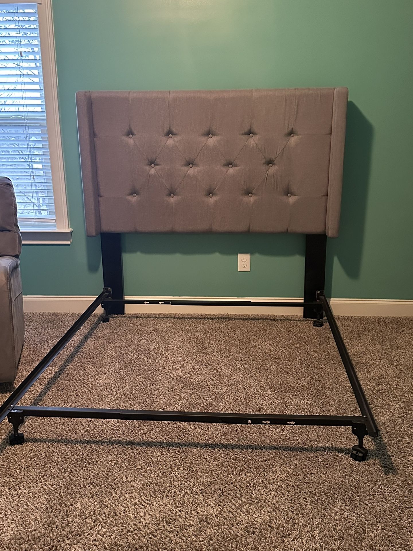 Tufted Upholstery Headboard