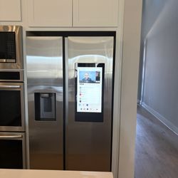 NEW SAMSUNG SMART REFRIGERATOR