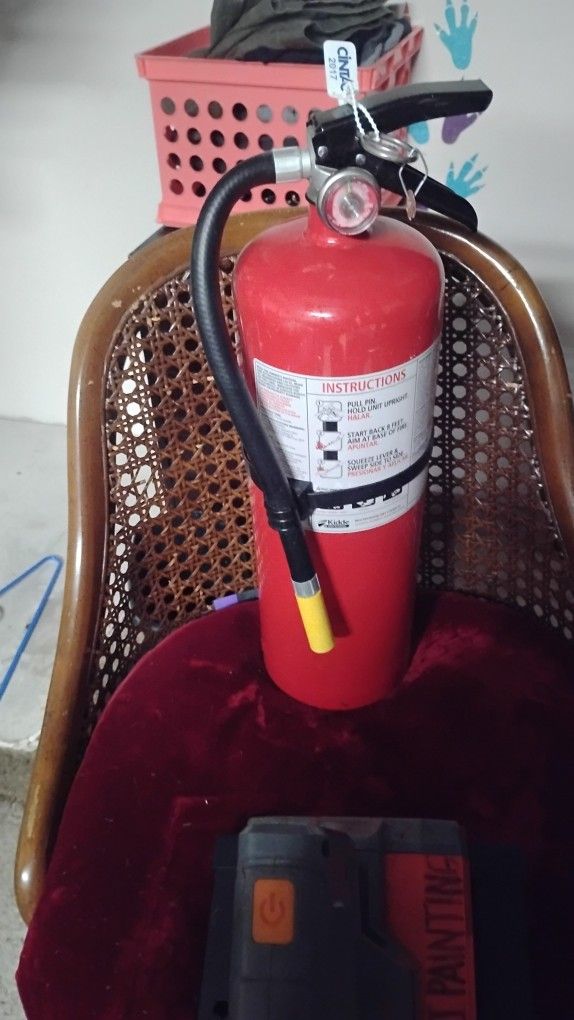 Kidde Fully Charged Residential & Commercial Fire Extinguisher Pro 10 TCM-9