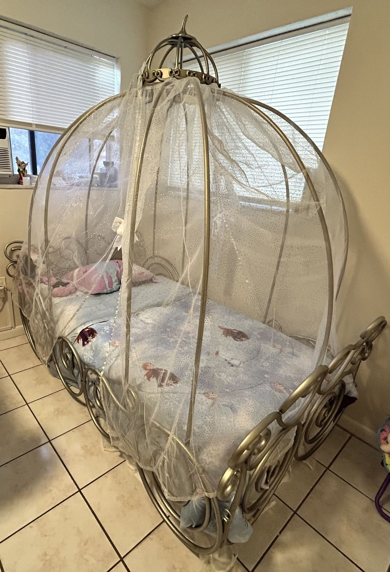 Cinderella Carriage Girl Bed