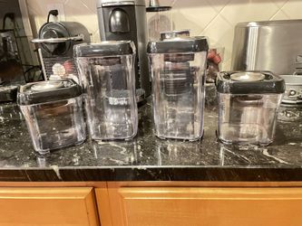 Cuisinart 4 Piece Multisize Plastic Food Storage Container